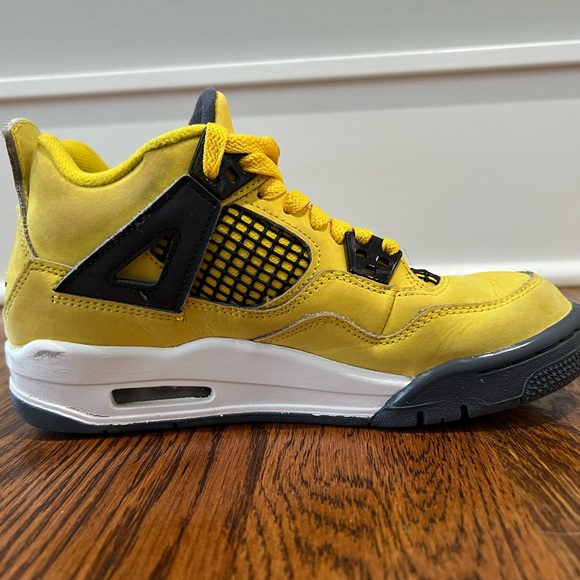 Nike Air Jordan Retro Big Kid size 4.5 - Picture 9 of 14